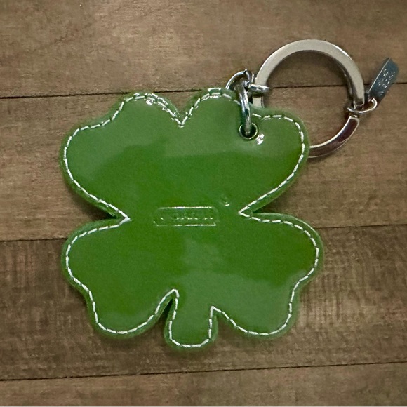 Coach Green Leather Glittered Four Leaf Clover Shamrock Keychain Fob Bag Charm - Picture 7 of 7